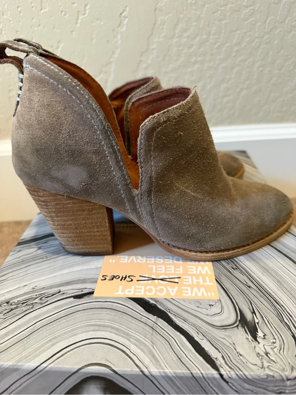 Slip-On Suede Chelsea Boots for women - Gray